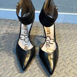 You really can’t get more sexy than these! Sam Edelman, size 11